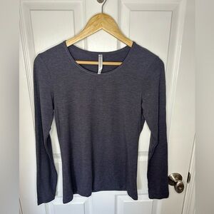 Fabletics Womens Gray Long Sleeve Lightweight Top  Medium Activewear Athleisure